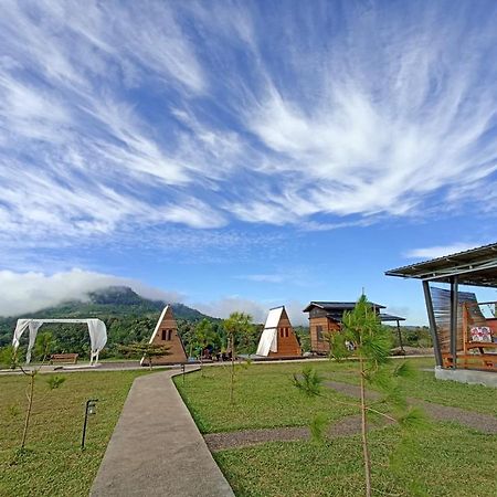 Wawowow Hotel Tomohon Ngoại thất bức ảnh