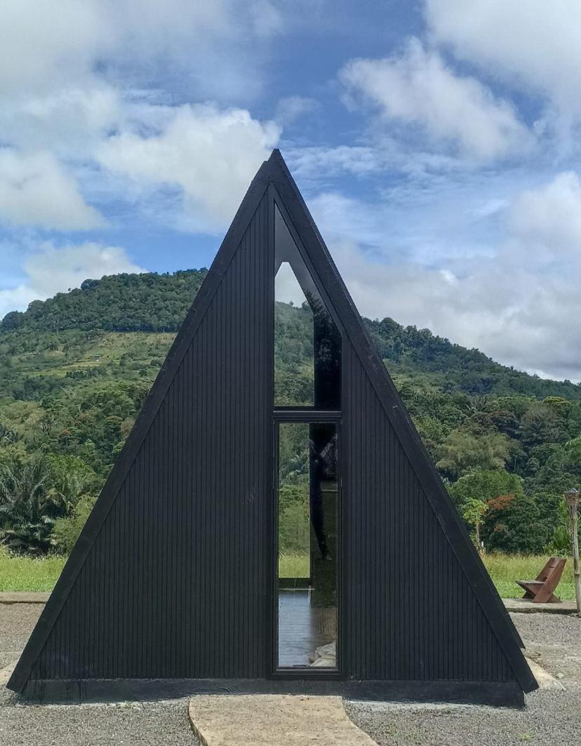 Wawowow Hotel Tomohon Ngoại thất bức ảnh